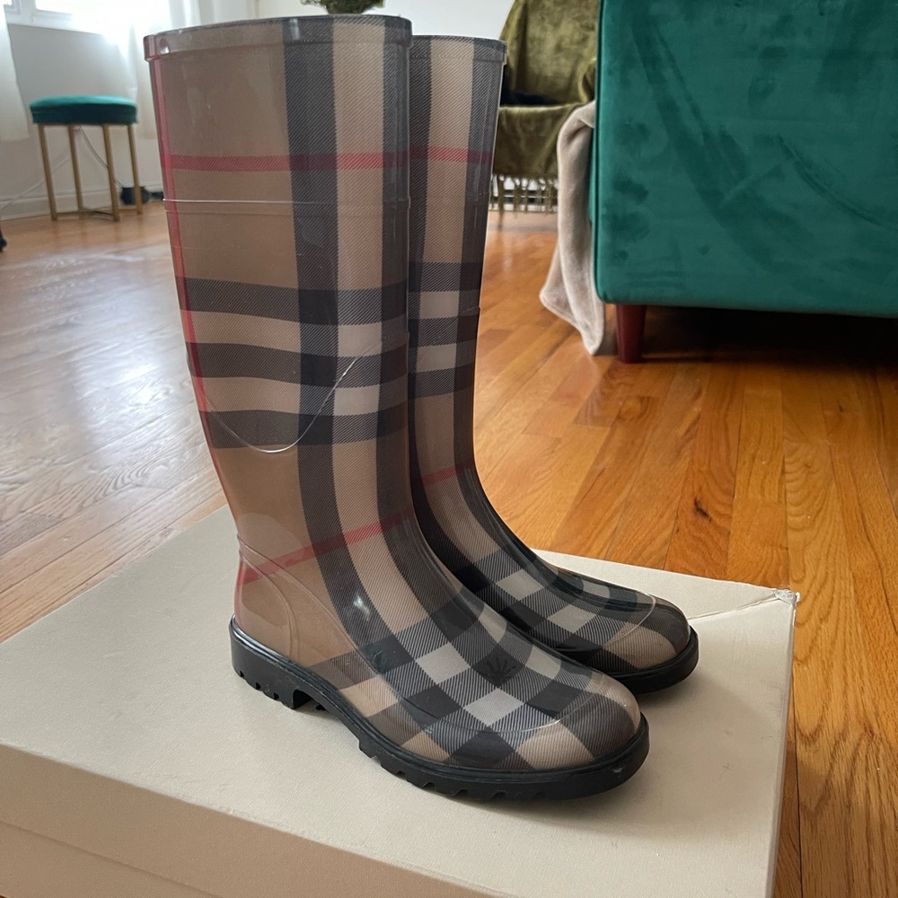 Burberry rain boots womens size 6US 36UK